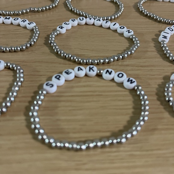 Taylor Swift Friendship Bracelet Pack - Picture 7 of 8